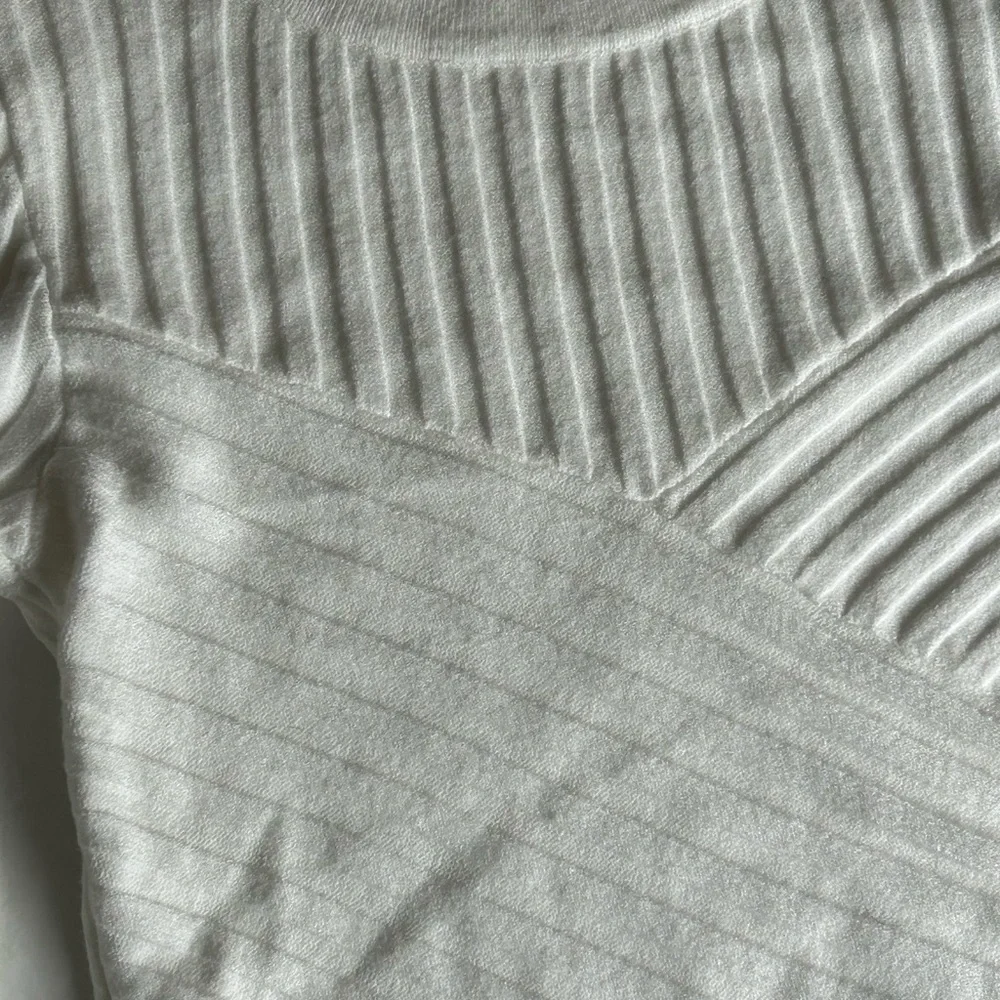 Chic White Ribbed Sweater - Picture 10 of 11
